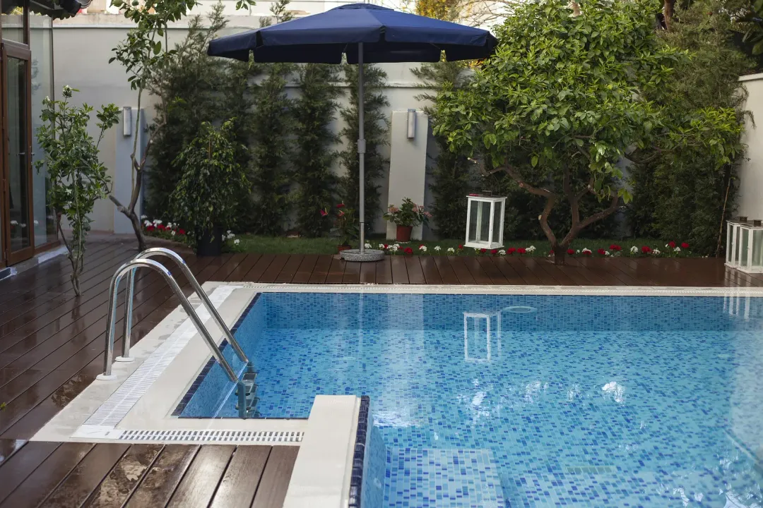 Why Pool Brokers Canada